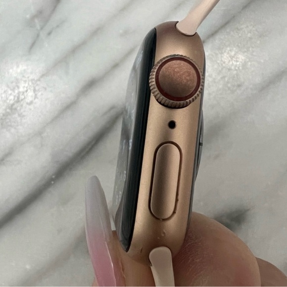 Apple watch series 4 40mm gps and cellular - Picture 3 of 9